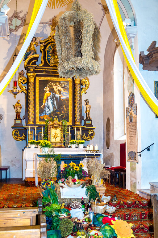 Image: _JA 24251 Erntedank in Hohenried, Erntedankaltar.jpg